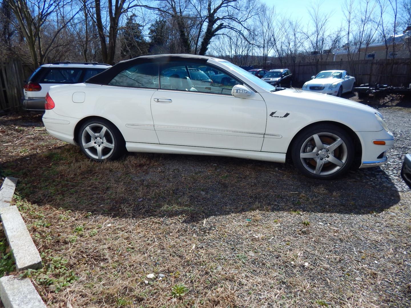 2006 White /Grey Leather Mercedes-Benz CLK-Class CLK 500 (WDBTK75J86F) with an 5.0L V8 engine, Automatic transmission, located at 6528 Lower York Road, New Hope, PA, 18938, (215) 862-9555, 40.358707, -74.977882 - Here we have a 2006 Mercedes CLK500 with a 5.0L V8 putting power to the rear wheels via an automatic transmission. This Mercedes has a rusted sub-frame that needs to be addressed. Vehicle starts up fine but can't be driven at road speeds in its current condition with the subframe issue. With that b - Photo#5